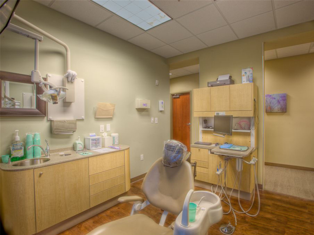 Photo of a patient room at Perimeter Dental's Sandy Springs location.